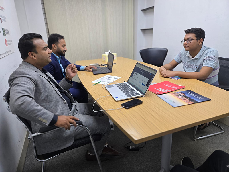 Student counselling session with Navitas Australia team